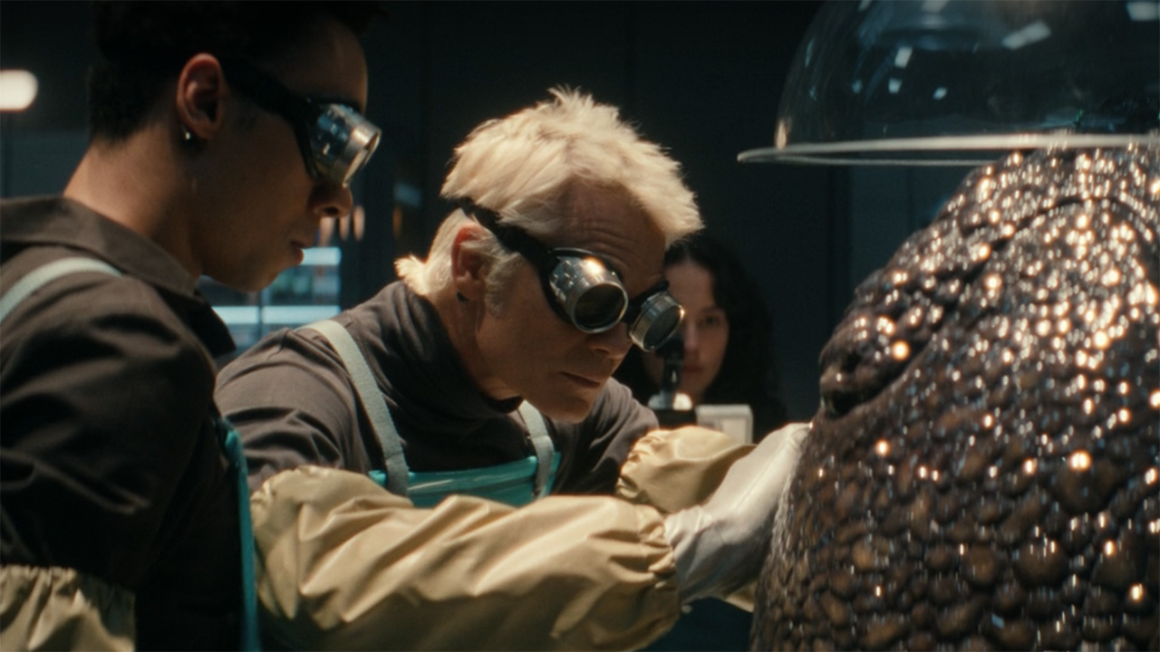 Kirsh cutting into and opening up an ovomorph in Alien: Earth episode 3