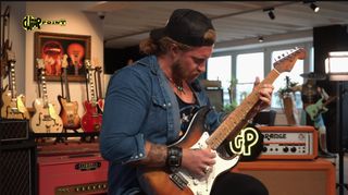 Jared James Nichols plays Lester Williams&#039; 1954 Strat at Guitar Point