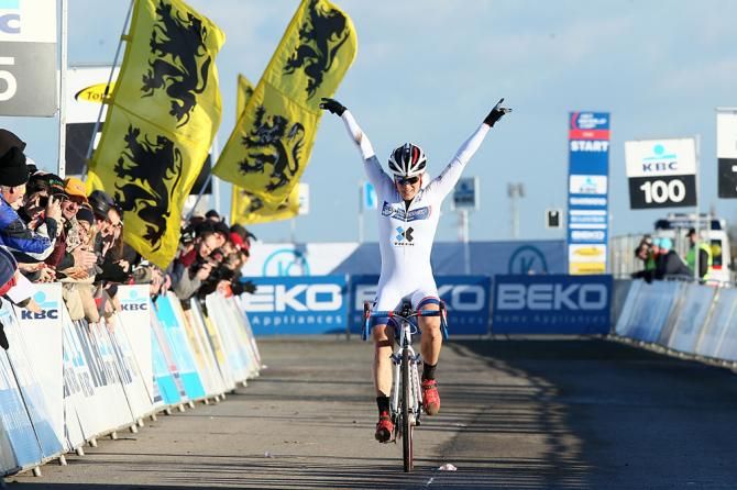 Katie Compton (Trek Cyclocross Collective) wins the race