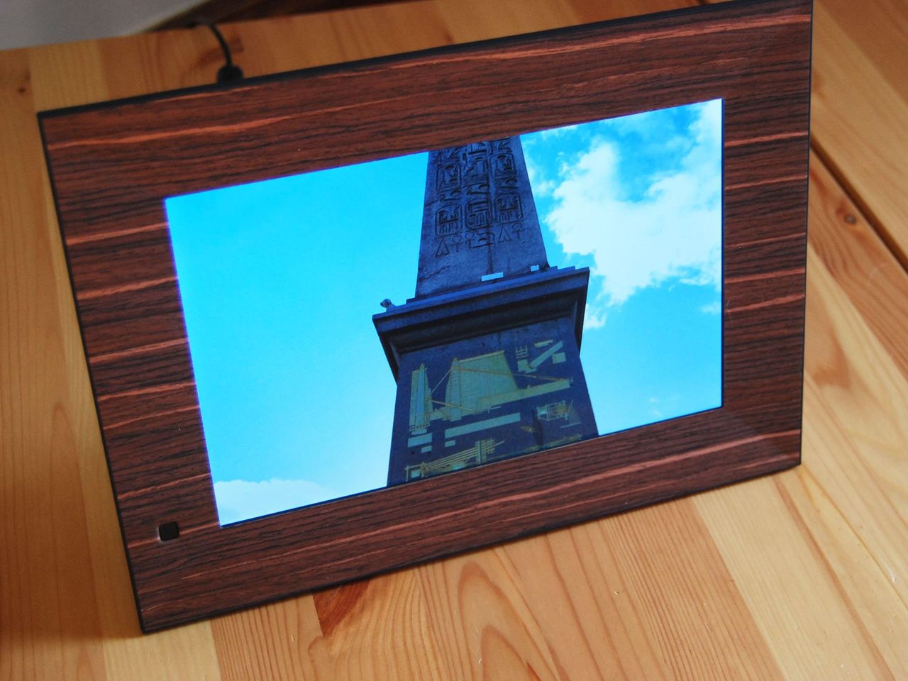 Nix Lux digital photo frame keeps it simple and succeeds