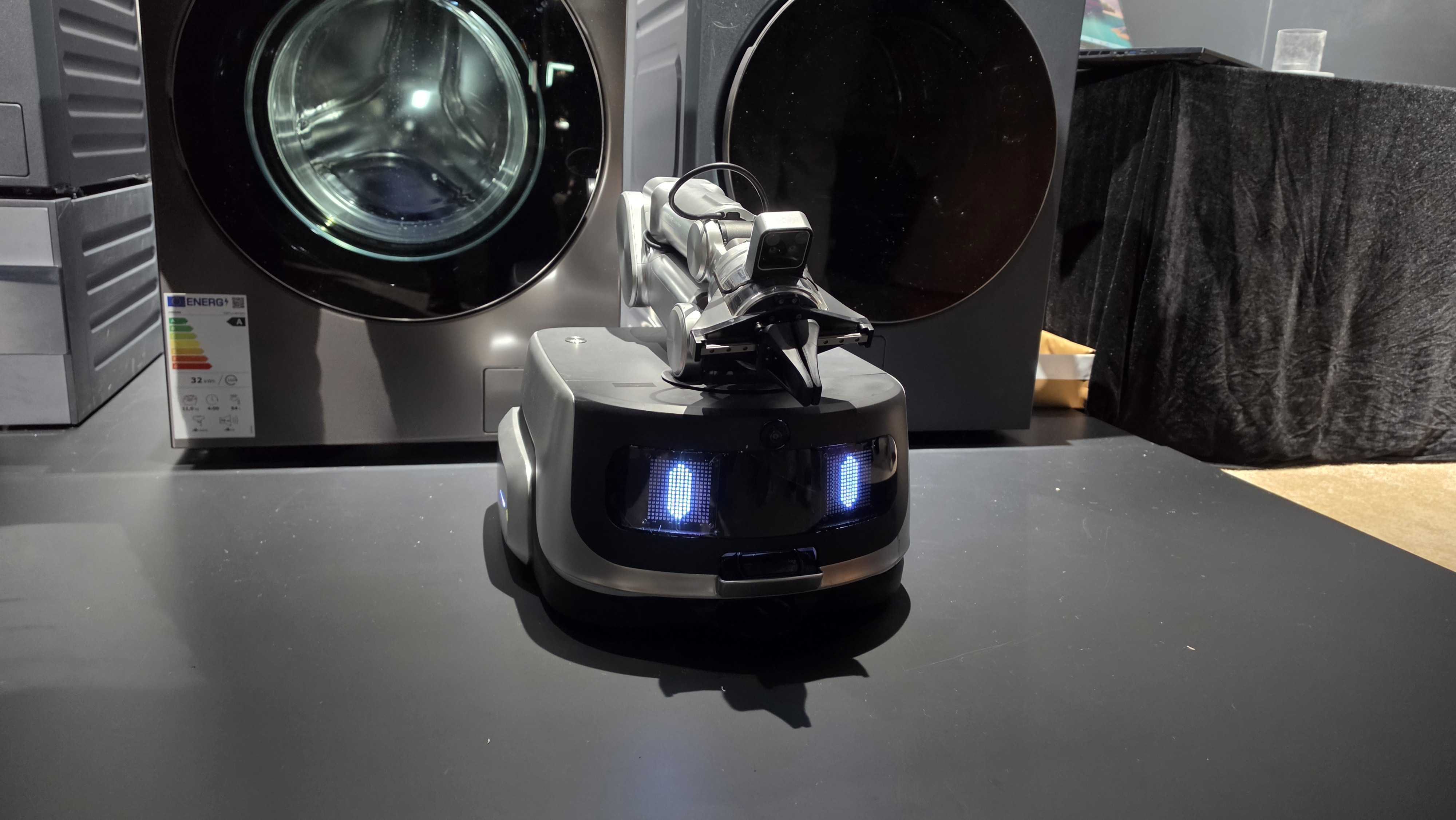 Dreame Z1 with its arm ready to grab some clothes