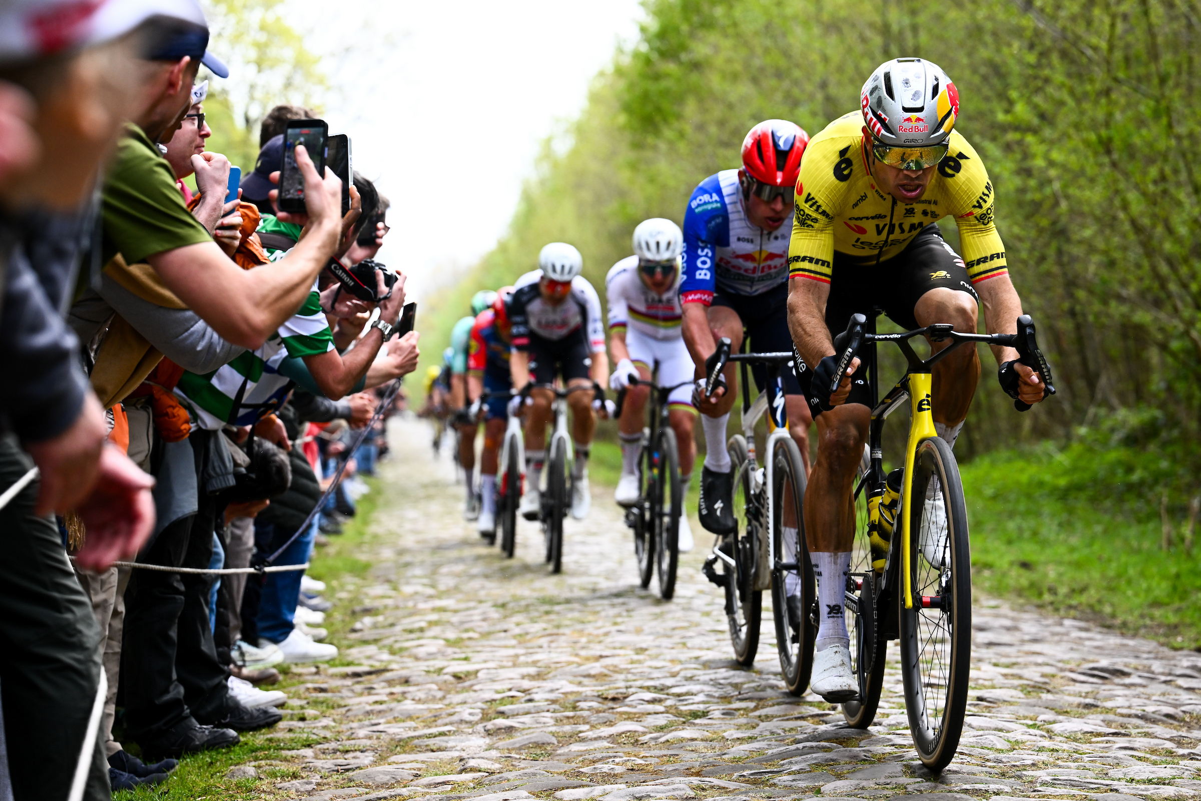 Wout van Aert leads the 2026 Paris-Roubaix group of favourites through the Trou&eacute;e d'Arenberg