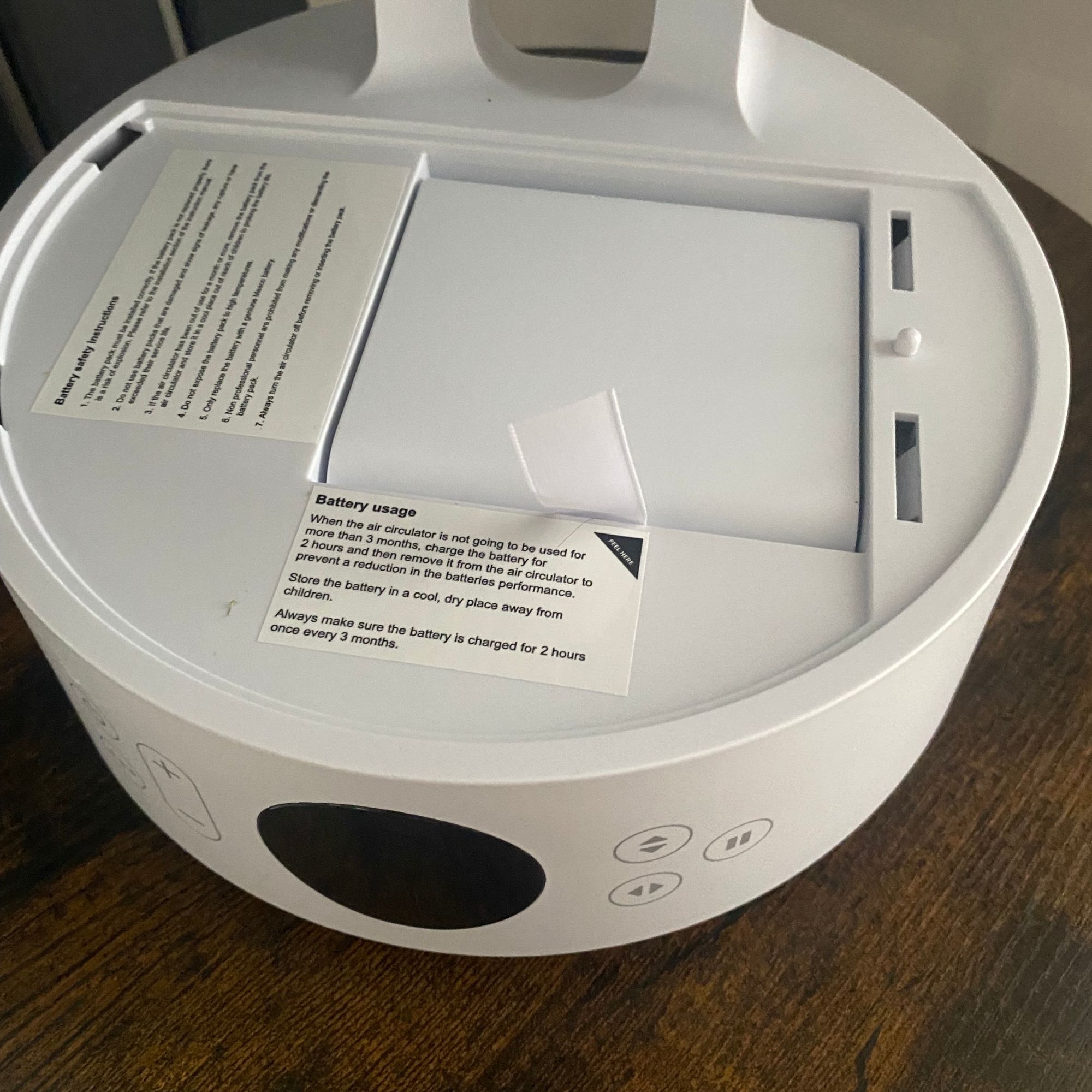 Open battery chamber of the Meaco Sefte Pro table top air circulator
