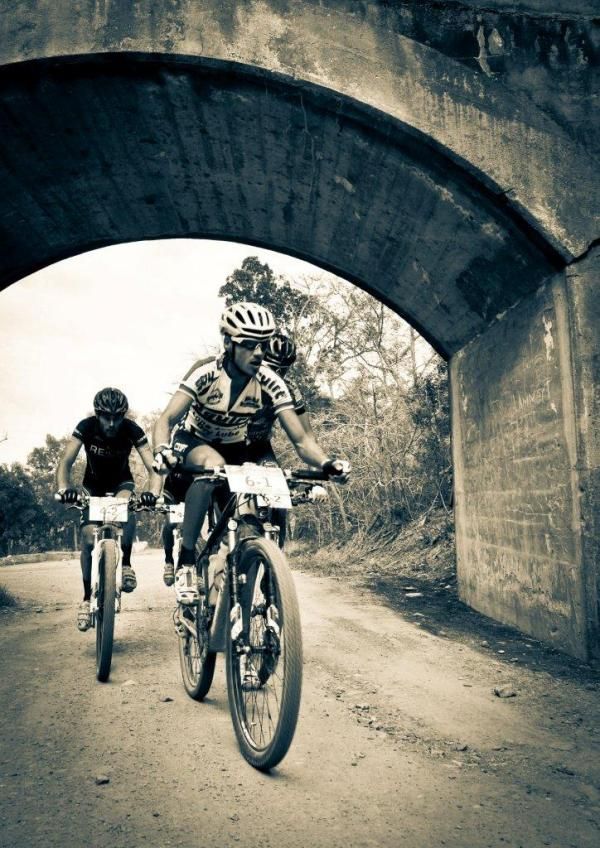 Melt Swanepoel sets the tempo for the chase group after the scenic Montagu pass out of George