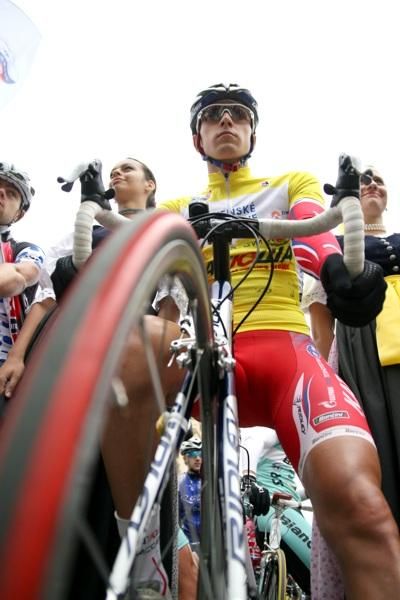 Race leader Alexander Porsev (Itera - Katusha) awaits the start of stage four.