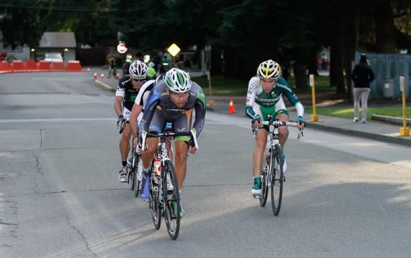 Andres Diaz (Team Exergy) in the lead group