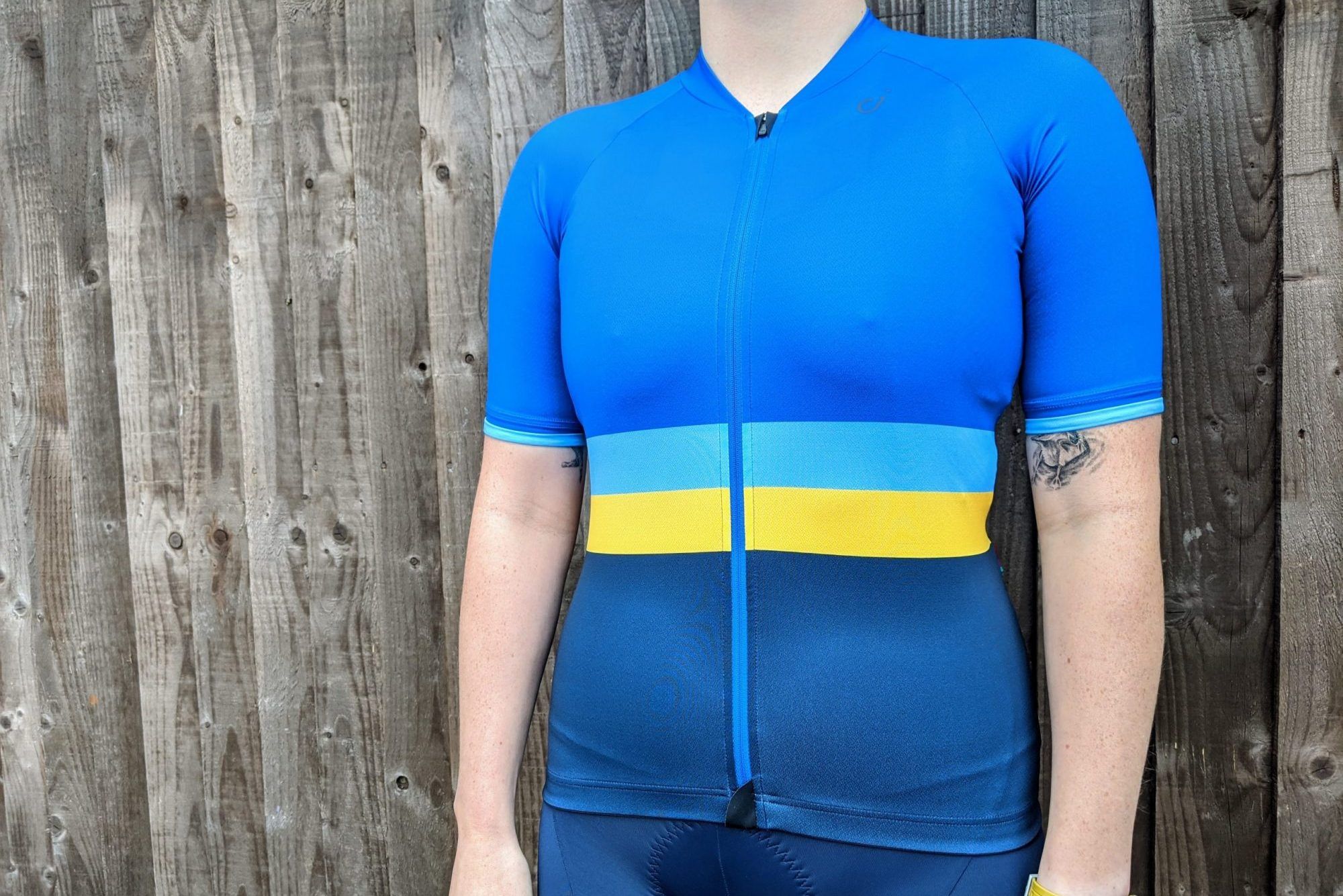 ヴェロシオ velocio xs 半袖 青 Velocio Women's Tricolor SE Jersey review | Cycling Weekly