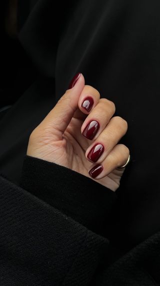 dark red square short nails