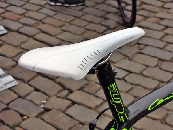 Lampre-Vini Farnese team leader Damiano Cunego perches himself atop a fi'zi:k Arione saddle.