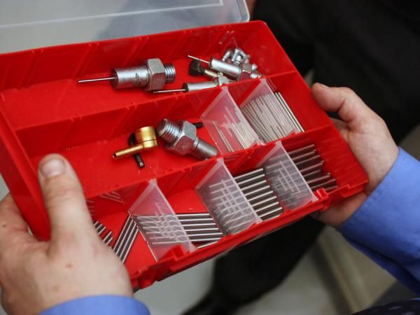 Tips of various shapes and sizes are used in the puncture tests.