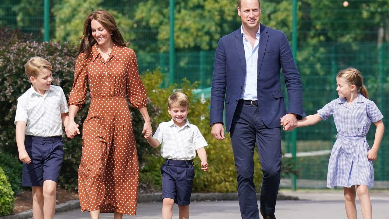 Prince George, Princess Charlotte and Prince Louis (C), accompanied by their parents the Prince William, Duke of Cambridge and Catherine, Duchess of Cambridge, arrive for a settling in afternoon at Lambrook School, near Ascot on September 7, 2022 in Bracknell, England. The family have set up home in Adelaide Cottage in Windsor&#039;s Home Park as their base after the Queen gave them permission to lease the four-bedroom Grade II listed home.