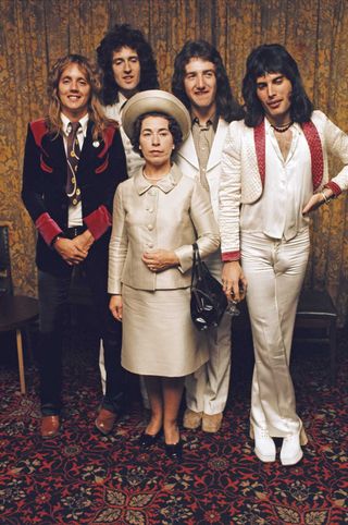Queen posing with actress and Queen Elizabeth II look-alike, Jeannette Charles, September 1974