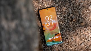 The home screen of the Motorola Edge 2025 in its default configuration