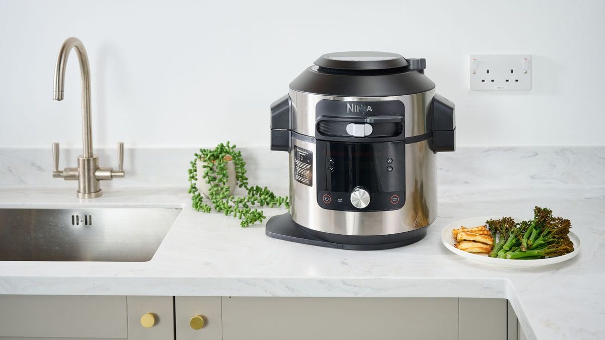 You Can Get Up To $70 Off Select Ninja Blenders This Black Friday