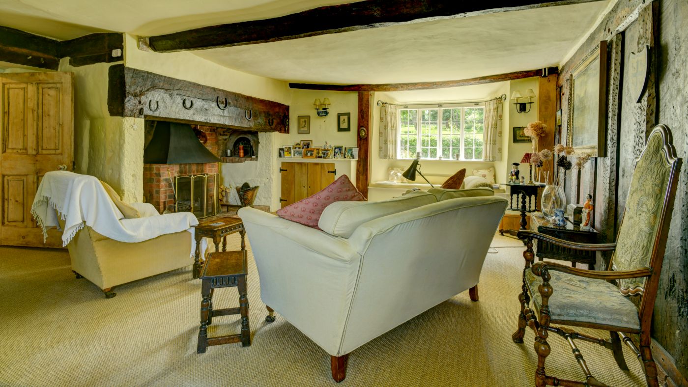 Jerwoods-Farm-Exeter-Knight-Frank-1495000-2.jpg