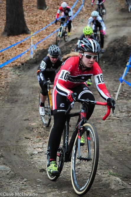 Emma White (Cyclocrossworld.com) being attentive to Kemmerer&rsquo;s start