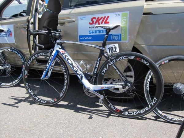This Skil-Shimano Koga was equipped with fairly conservative 50mm-deep wheels and a clip-on aero bar.