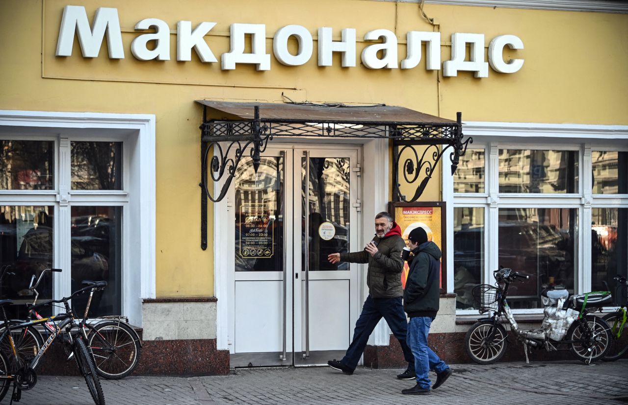 A McDonald&amp;#039;s restaurant in Moscow