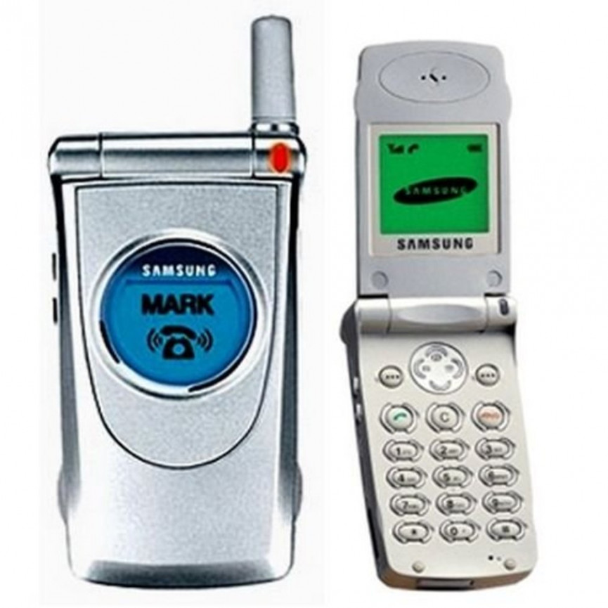 15-things-youll-only-understand-if-you-owned-a-flip-phone-4-1556727164-yh8z-column-width-inline