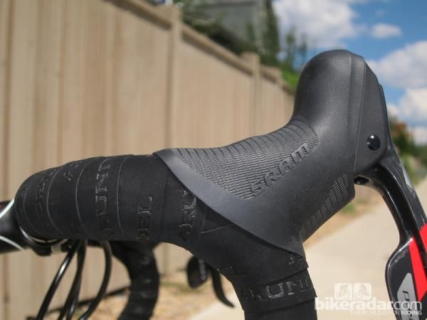 The new hoods produce a more seamless transition to the handlebars, especially underneath where the housings no longer protrude as much as before.
