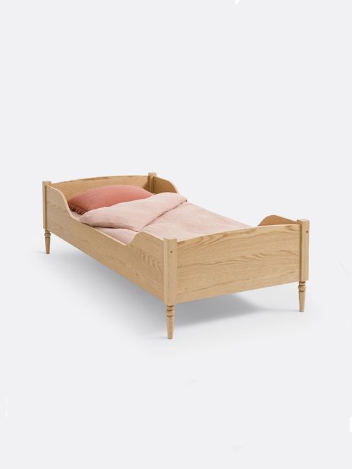 Cl&eacute;a Oak Child's Bed