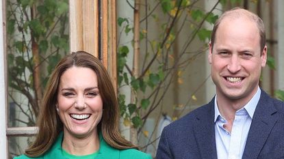 britains prince william, duke of cambridge and britains catherine, duchess of cambridge pose during their visit to take part in a generation earthshot educational initiative comprising of activities designed to generate ideas to repair the planet and spark enthusiasm for the natural world, at kew gardens, london on october 13, 2021 photo by ian vogler pool afp photo by ian voglerpoolafp via getty images