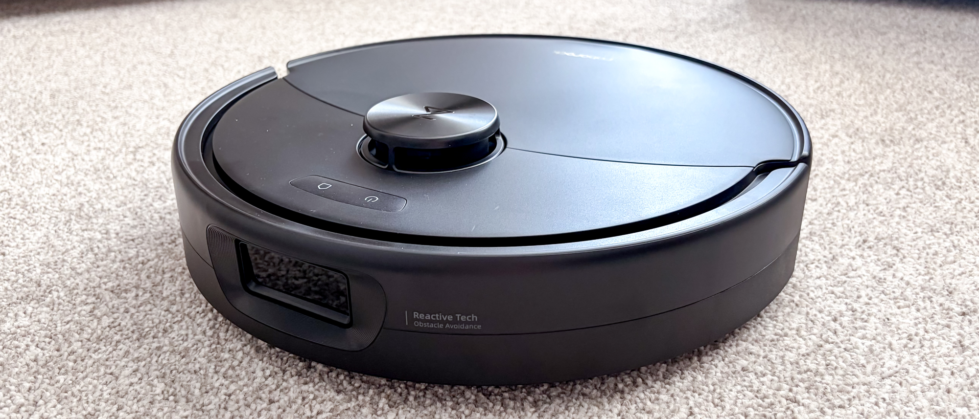 Roborock Qrevo 2 Pro in black photographed on carpet