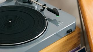  Lenco L-85 turntable