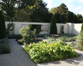 ina garten's vegetable garden at her hamptons house