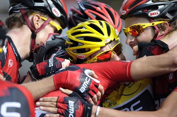 Cadel Evans (BMC) is mobbed by happy teammates