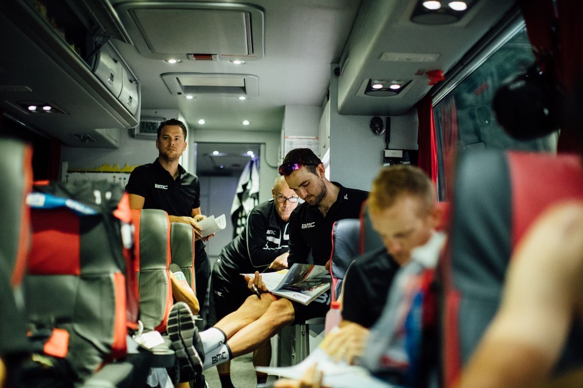 Joey Roskopf in the team briefing on stage 15.