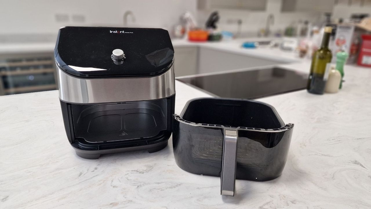 Instant Vortex Plus 6in 1 Air Fryer with ClearCook and OdorErase