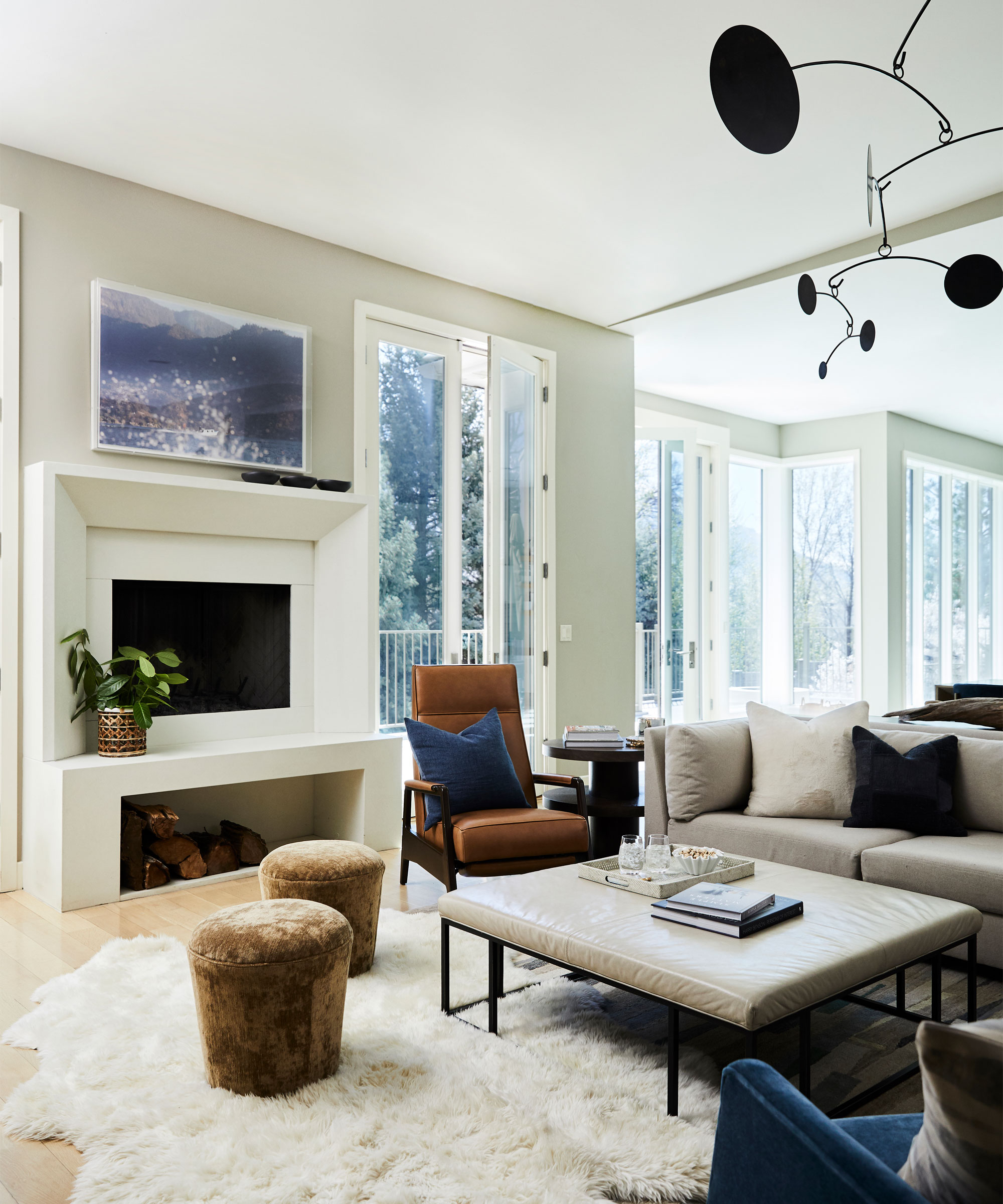 Family room ideas with fireplaces : 10 ways to style a fireplace in ...