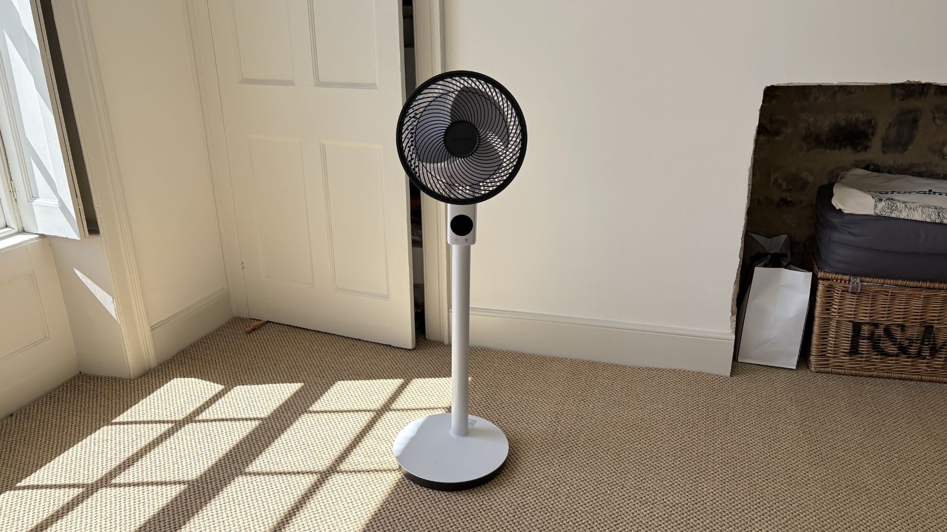 Testing the MeacoFan Sefte 10 Pedestal Air Circulator in a bedroom