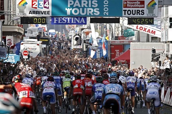 It's a traffic jam on the Avenue de Grammont