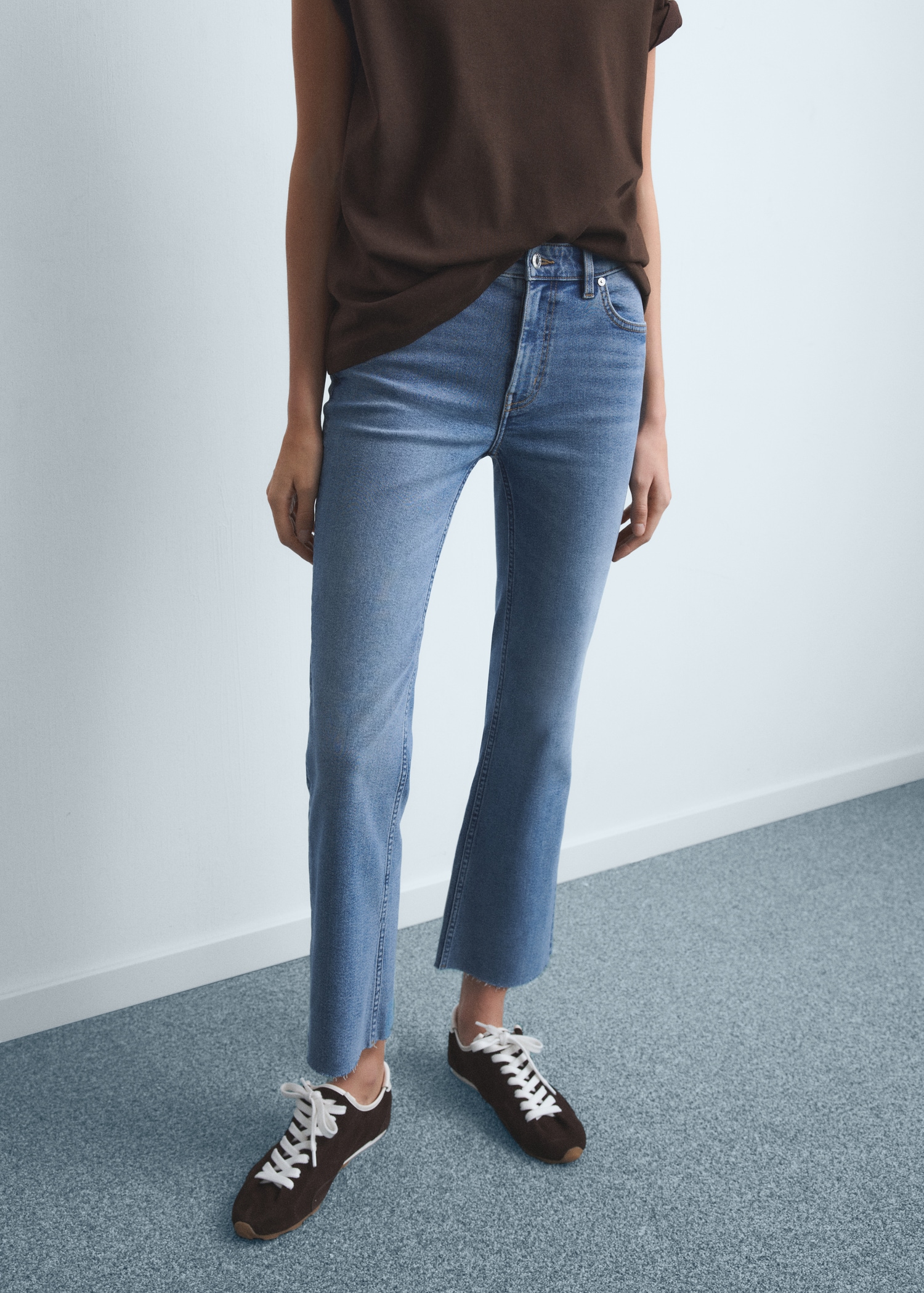 Sienna Flared Cropped Jeans - Women | Mango United Kingdom