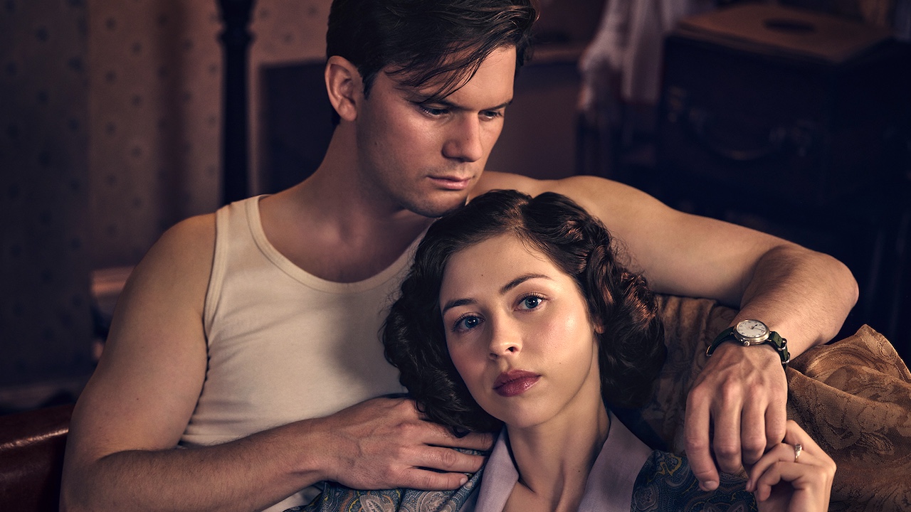 jeremy irvine and hermione corfield in outlander: blood of my blood season 1