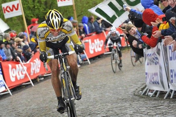 Boasson Hagen makes his move on the Kemmelberg in pursuit of the Liquigas leader.