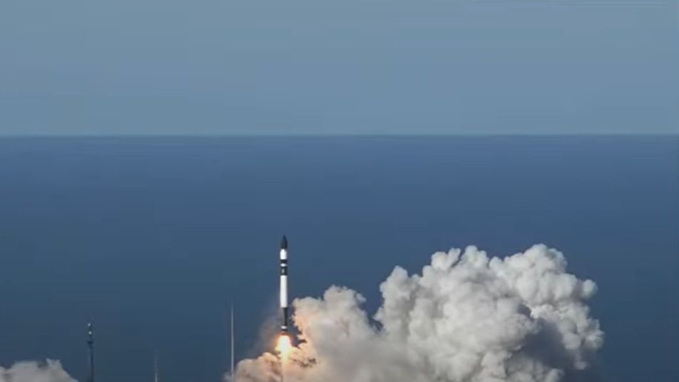 أطلقت Rocket Lab قمرًا صناعيًا رادارًا في مهمة الإلكترون الثلاثين