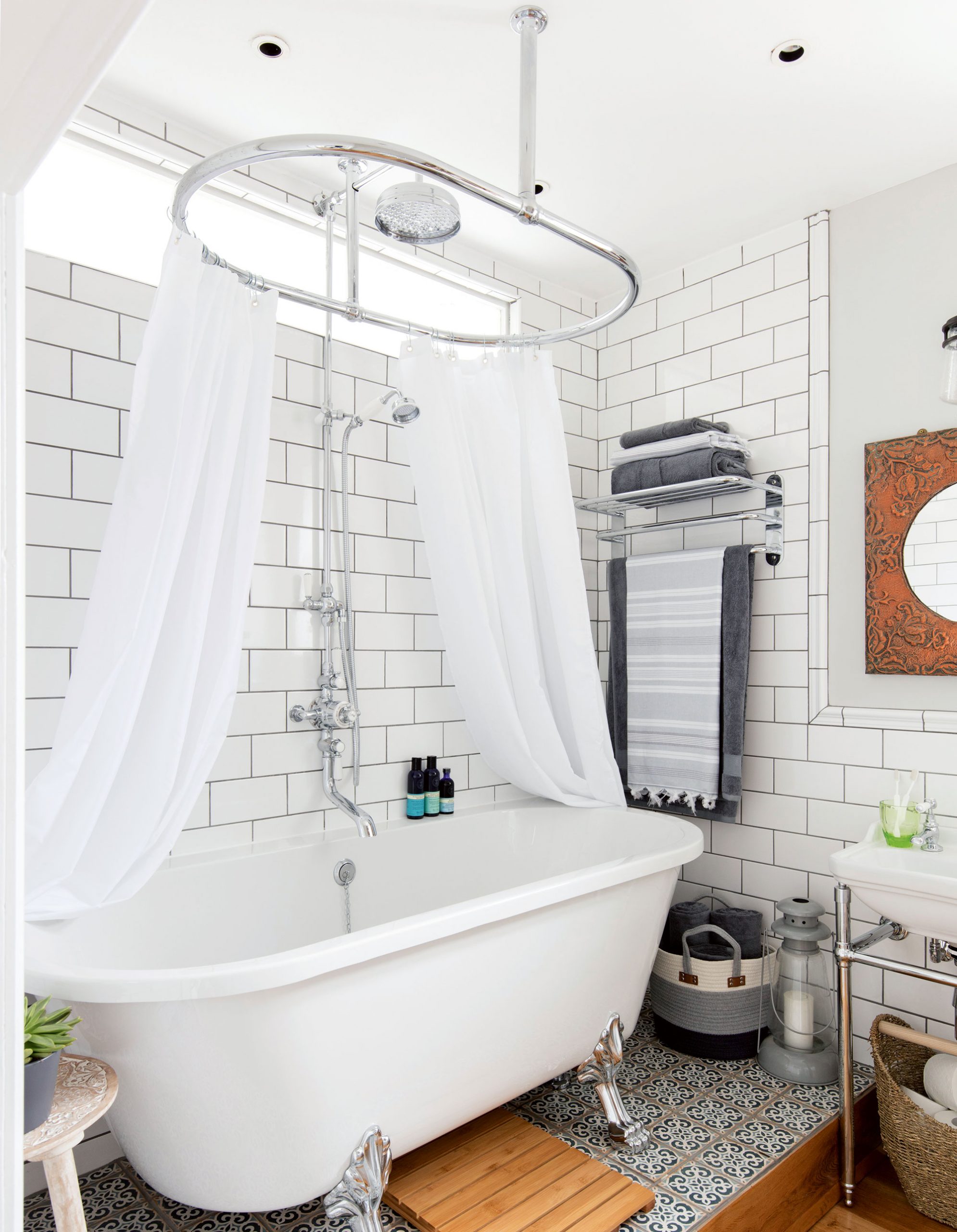 Shower Curtain Ideas cost effective ways to upgrade bathrooms ...