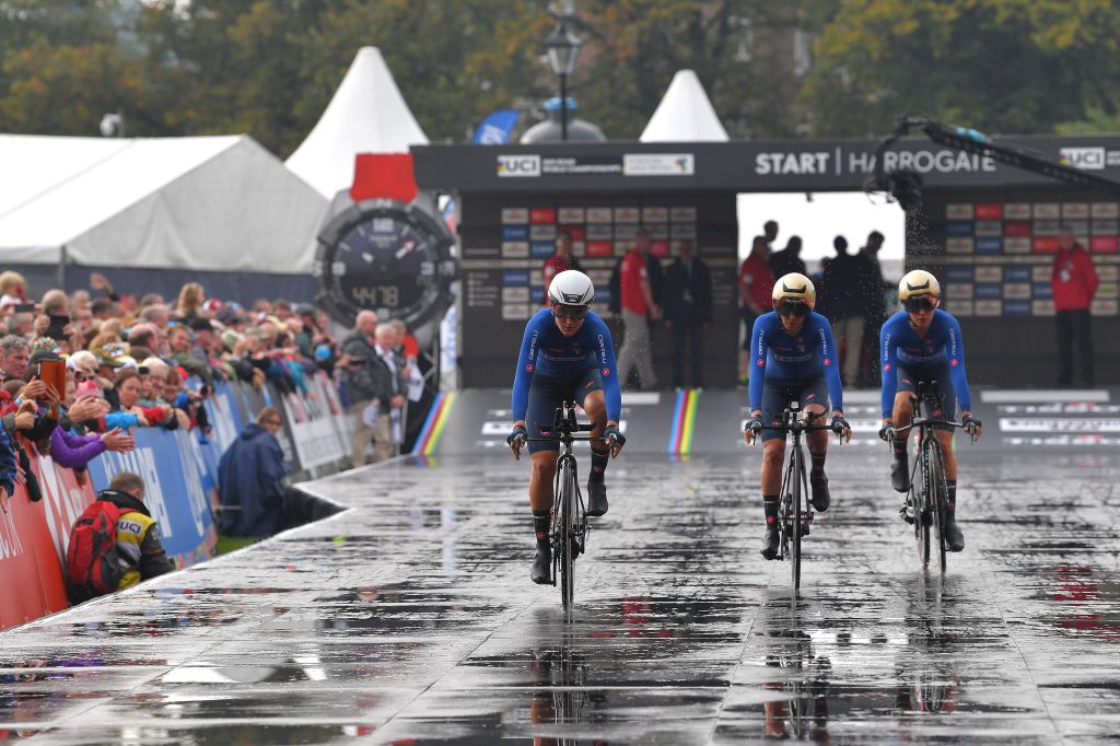 Elisa Longo Borghini, Elena Cecchini and Tatiana Guderzo get underway for Italy