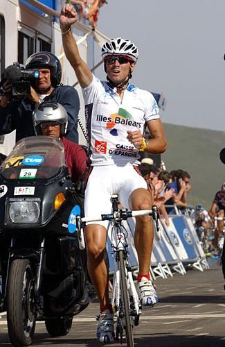 Alejandro Valverde (Caisse d'Epargne-Illes Balears) wins the stage