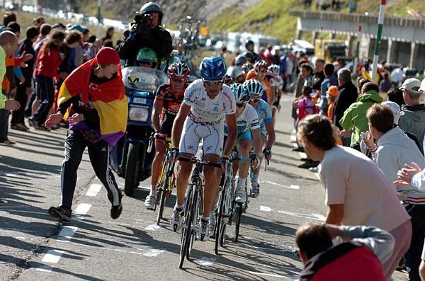Ezequiel Mosquera (Xacobeo Galicia) leads Levi Leipheimer (Astana), r.