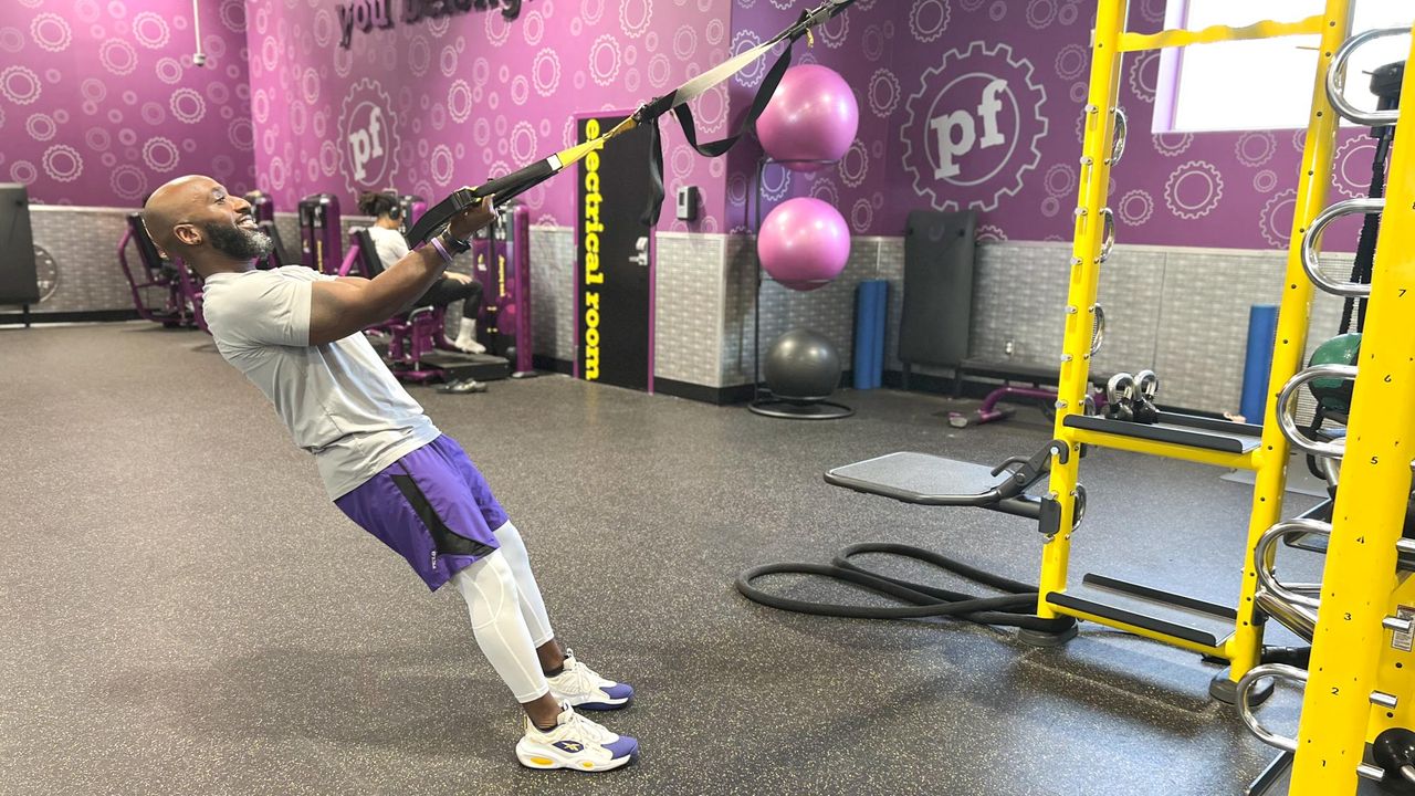 Teddy Savage starting a TRX biceps curl