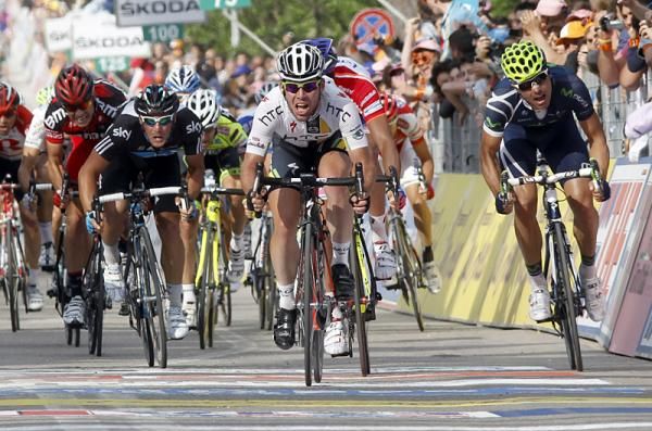 Mark Cavendish (HTC-Highroad) heads toward the finish line