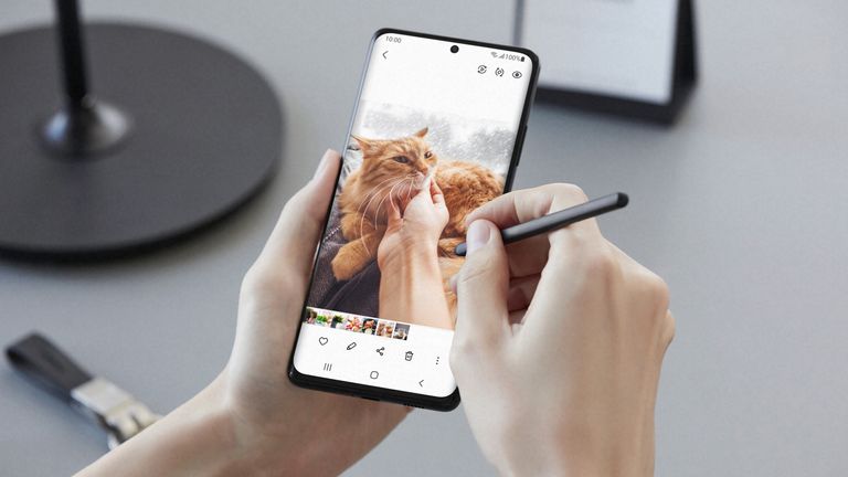 Samsung Galaxy S22 with S Pen digital stylus