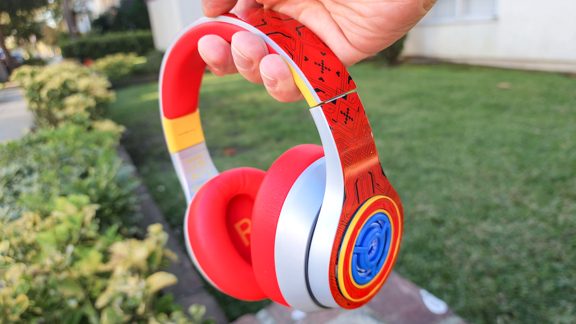 iClever Auraa kid headphones