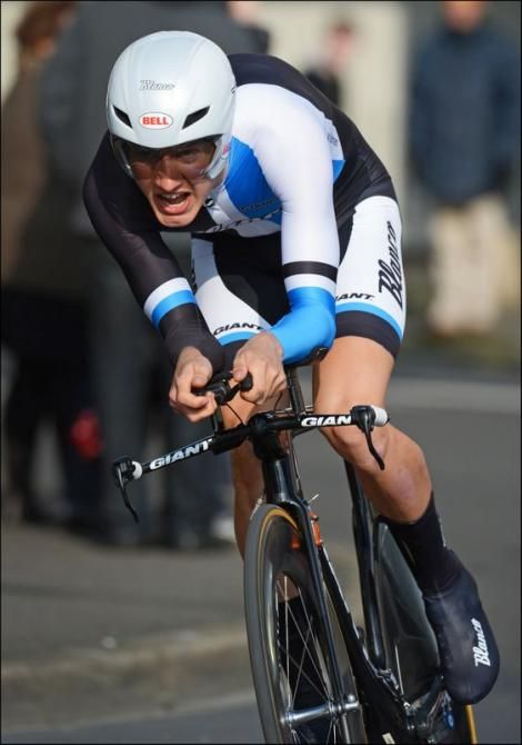 Robert Gesink (Blanco) gives his all