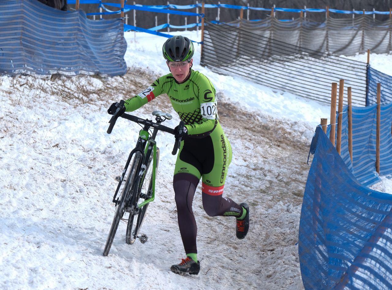 Emma White (Cannondale) losing ground to Noble who rode this section of the course