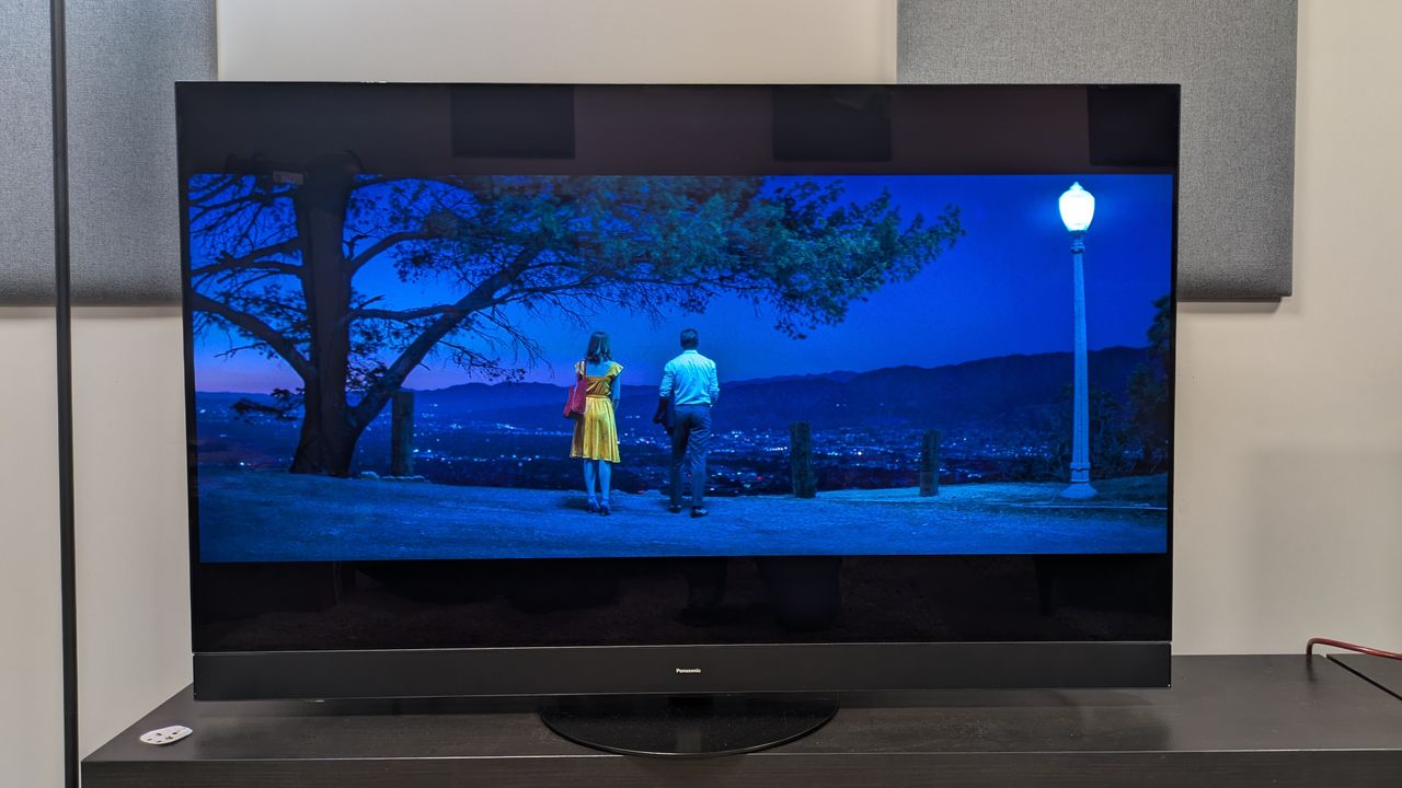 Sony UBP-X800M2 displaying La La Land on connected Panasonic Mz1500 OLED TV